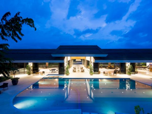 Pelican Inn & Suites