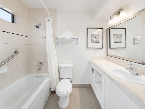 Pelican Inn & Suites