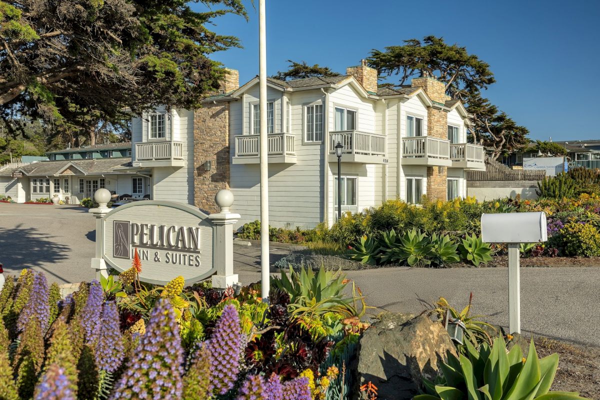 Pelican Inn & Suites — photo